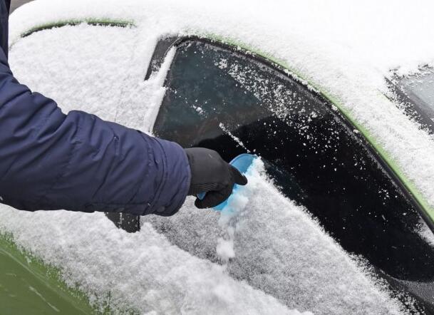 这时候用雨刷就废了！关于除雪的几件事