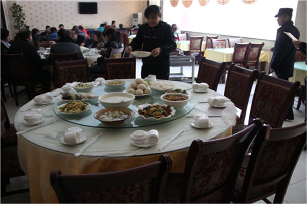 饭菜还是挺不错的,先来一张,呵呵